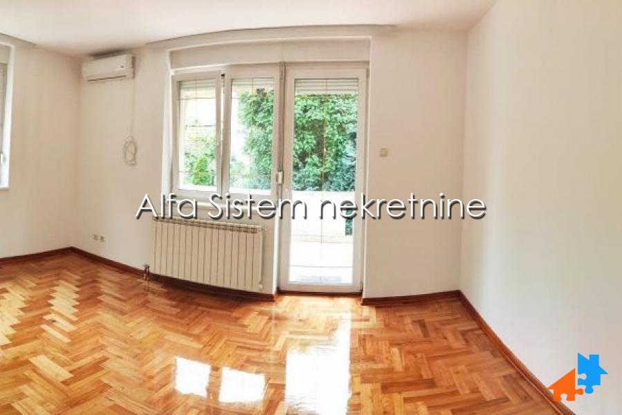 Izdavanje: Četvorosoban stan 147 m², Voždovac – Beograd
