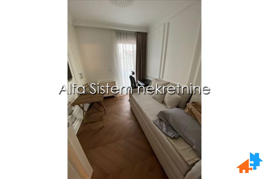 Izdavanje: Četvorosoban stan 140 m², Vračar – Beograd