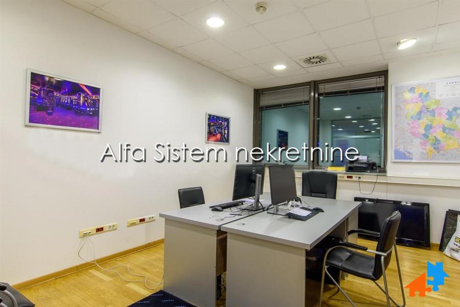 Izdavanje: Poslovni prostor 335 m², Bežanijska kosa – Beograd