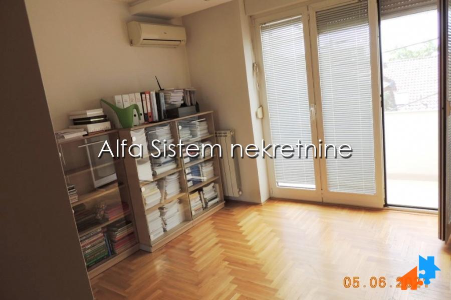Izdavanje: Kuća 300 m², Banovo brdo – Beograd