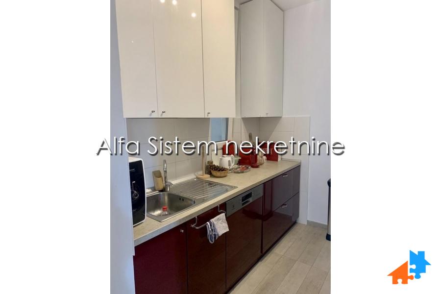 Izdavanje: Četvorosoban stan 133 m², Stari grad – Beograd