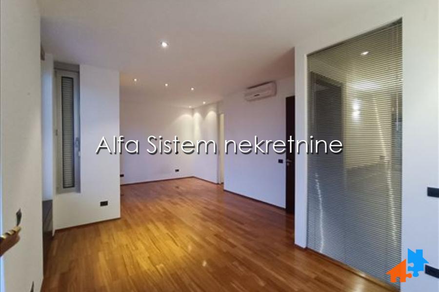 Izdavanje: Petosoban stan 176 m², Vračar – Beograd