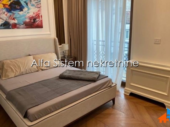 Izdavanje: Četvorosoban stan 140 m², Vračar – Beograd
