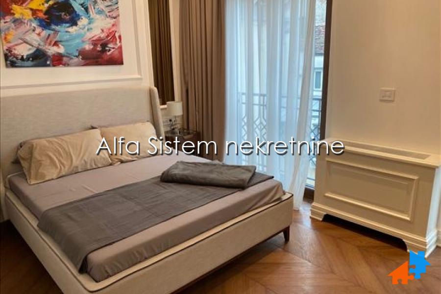 Izdavanje: Četvorosoban stan 140 m², Vračar – Beograd