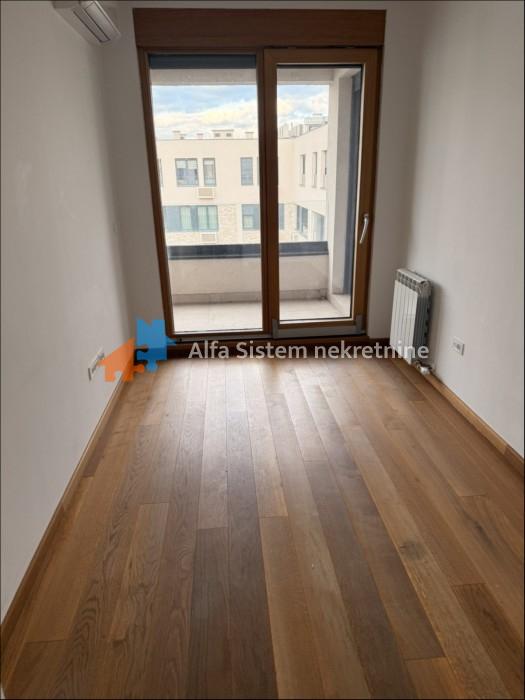 Izdavanje: Četvorosoban stan 106 m², Novi Beograd – Beograd