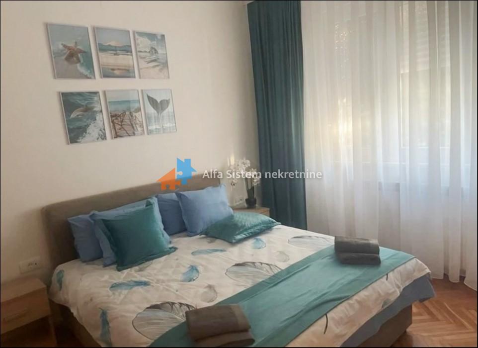 Izdavanje: Dvoiposoban stan 64 m², Savski venac – Beograd