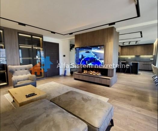 Izdavanje: Petosoban stan 197 m², Vračar – Beograd