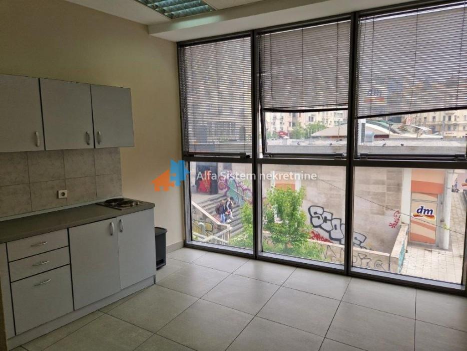 Izdavanje: Poslovni prostor 216 m², Savski venac – Beograd