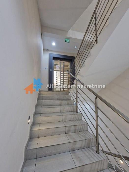 Izdavanje: Poslovni prostor 216 m², Savski venac – Beograd