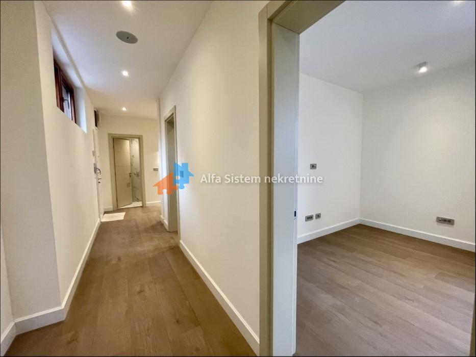 Izdavanje: Četvorosoban stan 174 m², Savski venac – Beograd