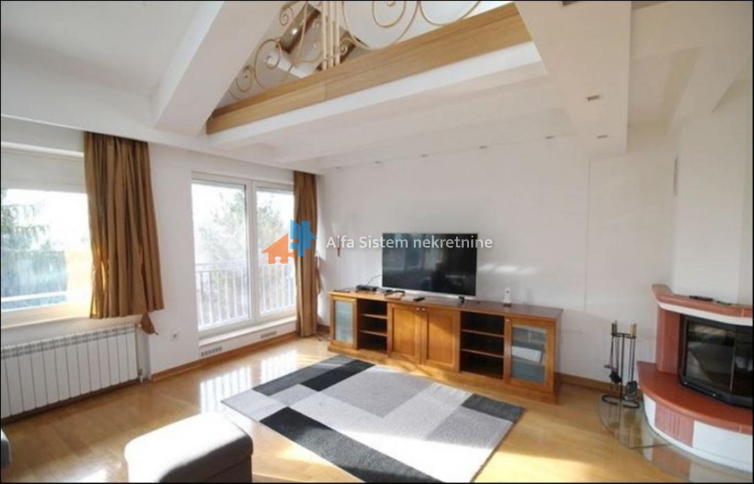 Izdavanje: Četvorosoban stan 157 m², Savski venac – Beograd