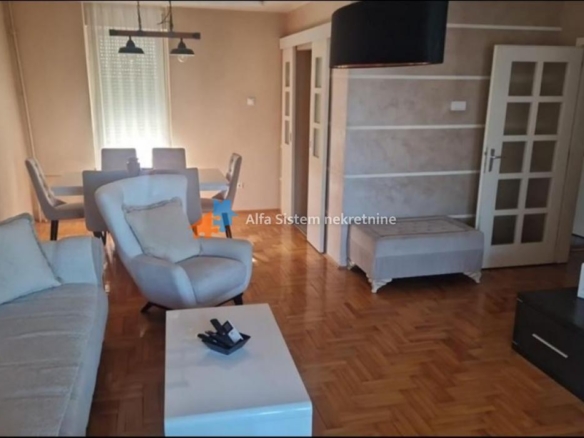 Izdavanje: Četvorosoban stan 100 m², Zvezdara – Beograd