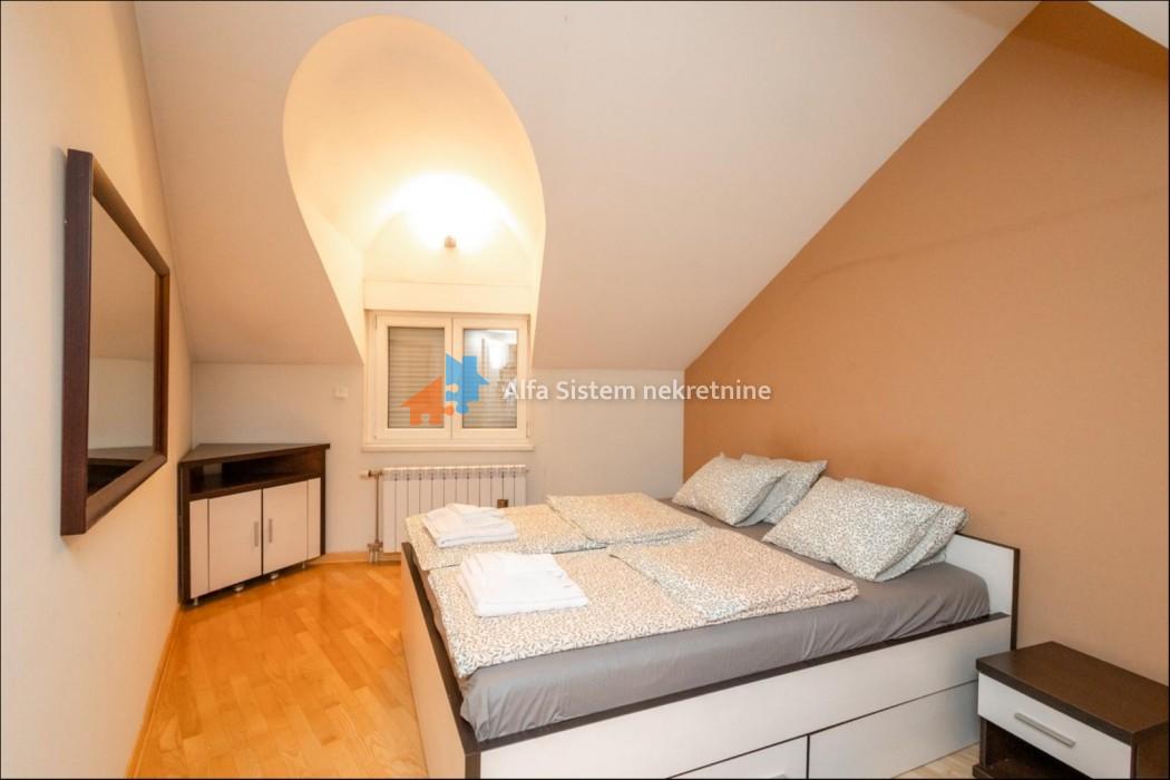 Izdavanje: Četvorosoban stan 140 m², Stari grad – Beograd