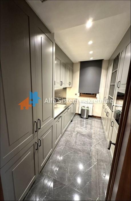 Izdavanje: Petosoban stan 350 m², Vračar – Beograd