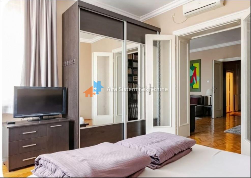 Izdavanje: Trosoban stan 80 m², Savski venac – Beograd