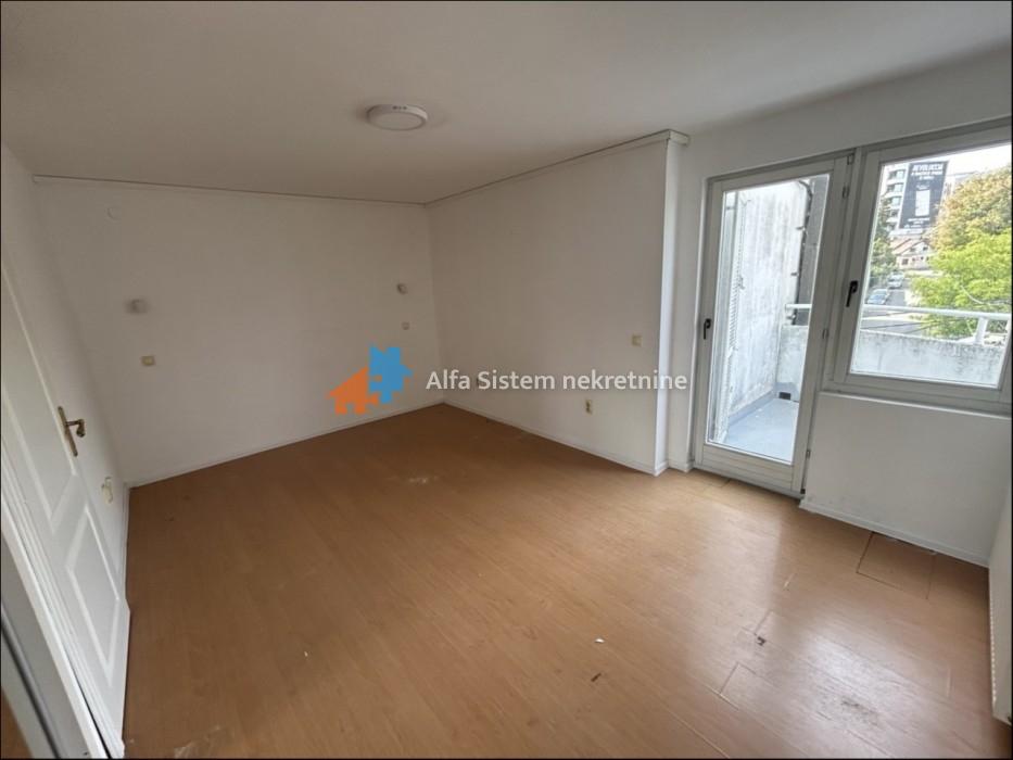 Izdavanje: Petosoban stan 176 m², Voždovac – Beograd