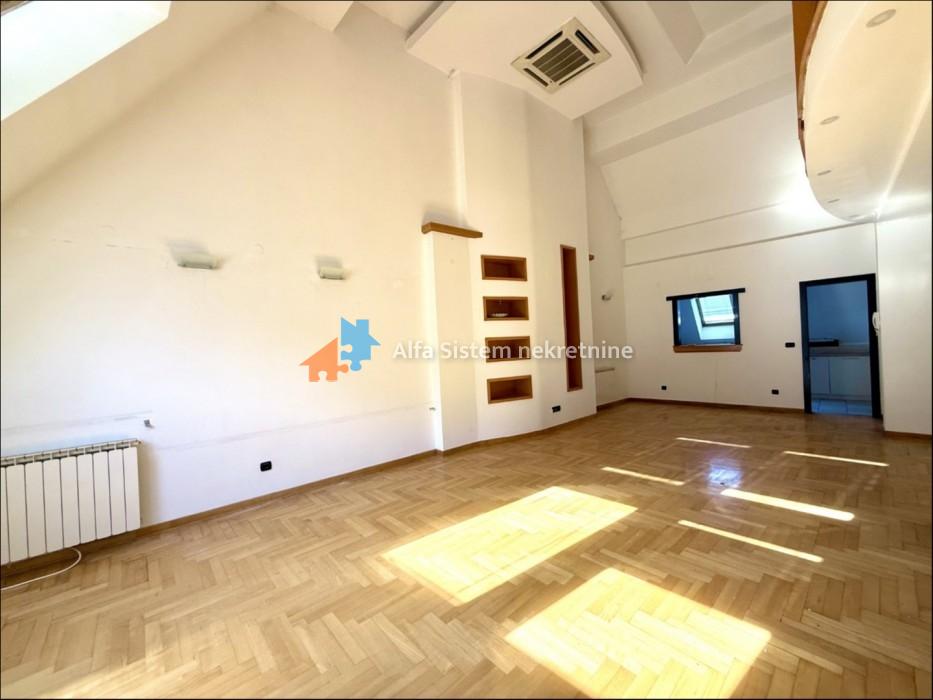 Izdavanje: Šestosoban stan 207 m², Vračar – Beograd