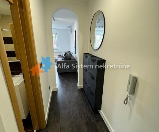 Izdavanje: Garsonjera 27 m², Savski venac – Beograd