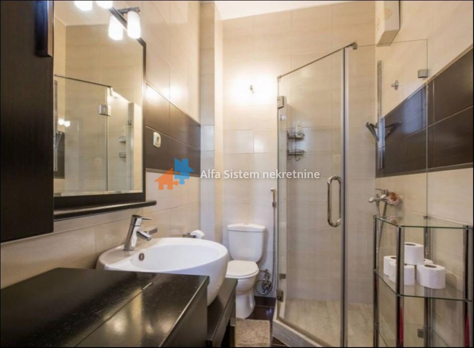Izdavanje: Trosoban stan 80 m², Savski venac – Beograd
