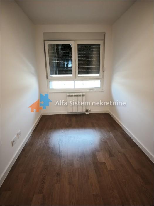 Izdavanje: Trosoban stan 72 m², Zemun – Beograd