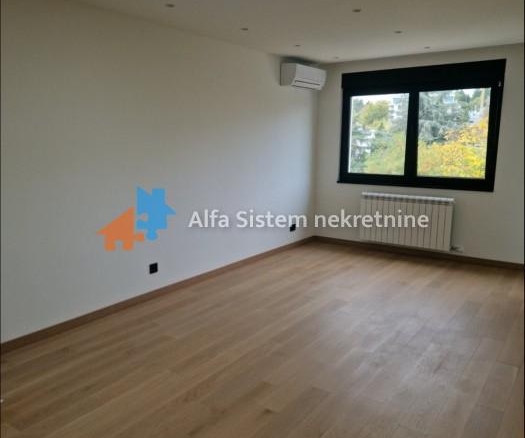 Izdavanje: Trosoban stan 66 m², Savski venac – Beograd