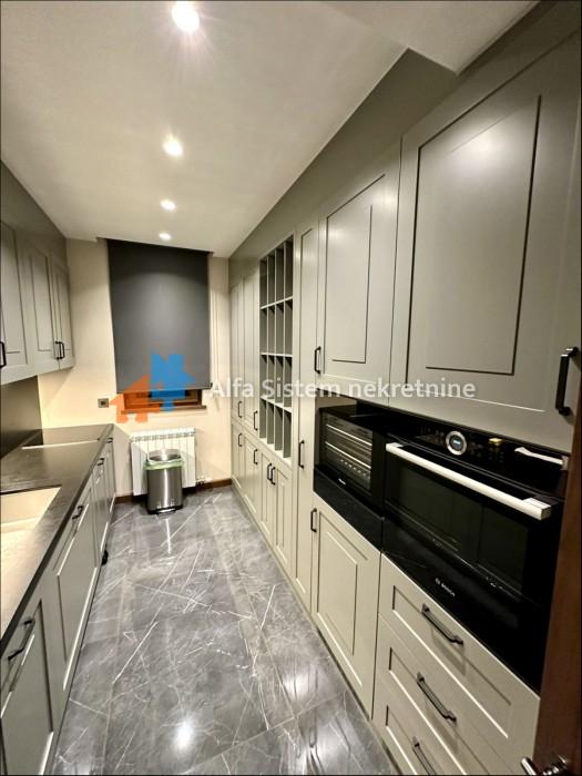 Izdavanje: Petosoban stan 350 m², Vračar – Beograd