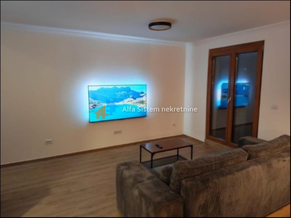 Izdavanje: Trosoban stan 77 m², Savski venac – Beograd