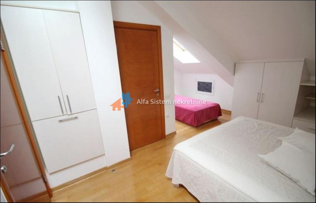 Izdavanje: Četvorosoban stan 157 m², Savski venac – Beograd