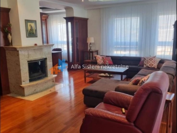 Izdavanje: Dvoiposoban stan 120 m², Stari grad – Beograd