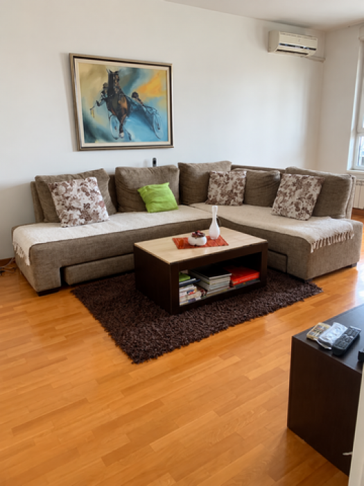 Izdavanje: Dvosoban stan 61 m², Novi Beograd – Beograd