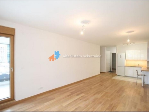 Izdavanje: Četvorosoban stan 105 m², Novi Beograd – Beograd