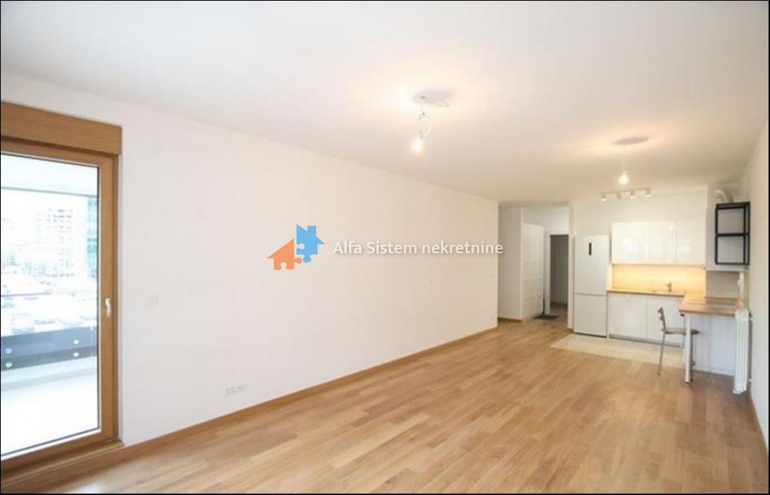 Izdavanje: Četvorosoban stan 105 m², Novi Beograd – Beograd