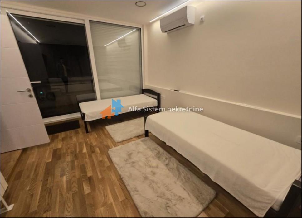 Izdavanje: Trosoban stan 86 m², Savski venac – Beograd