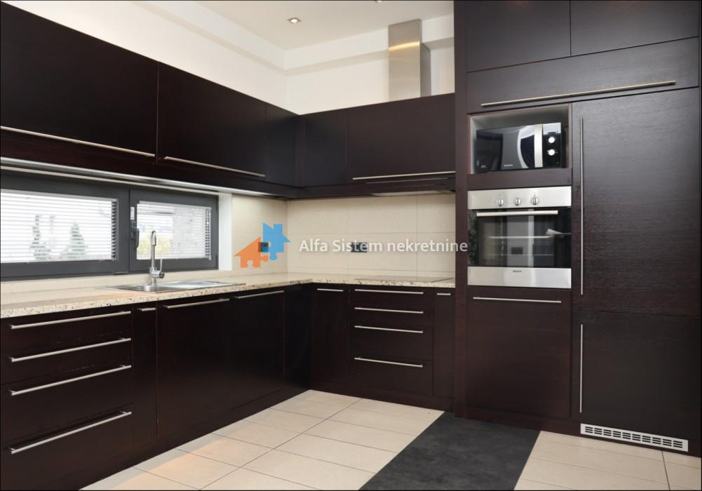 Izdavanje: Petosoban stan 176 m², Vračar – Beograd