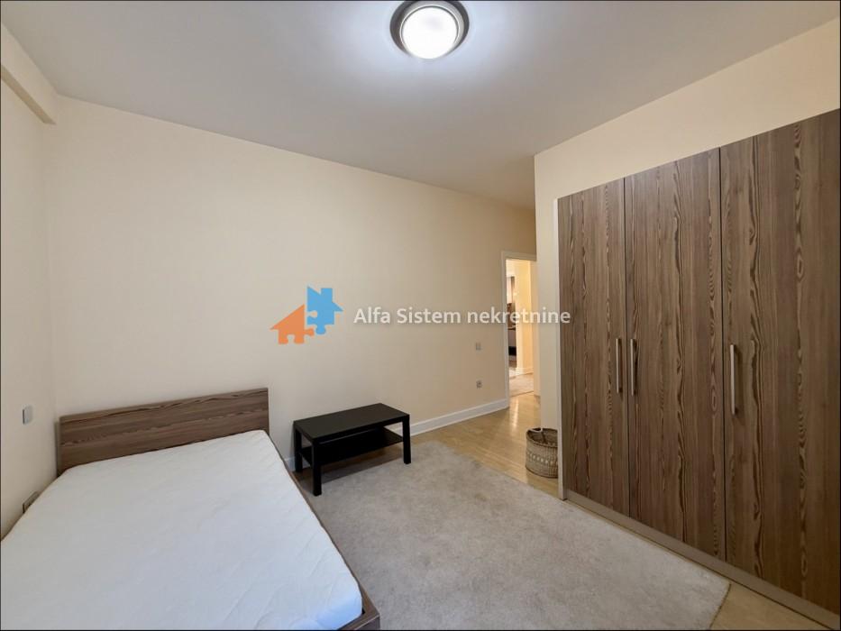 Izdavanje: Četvorosoban stan 185 m², Vračar – Beograd