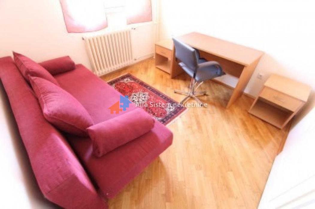 Izdavanje: Četvorosoban stan 140 m², Banovo brdo – Beograd