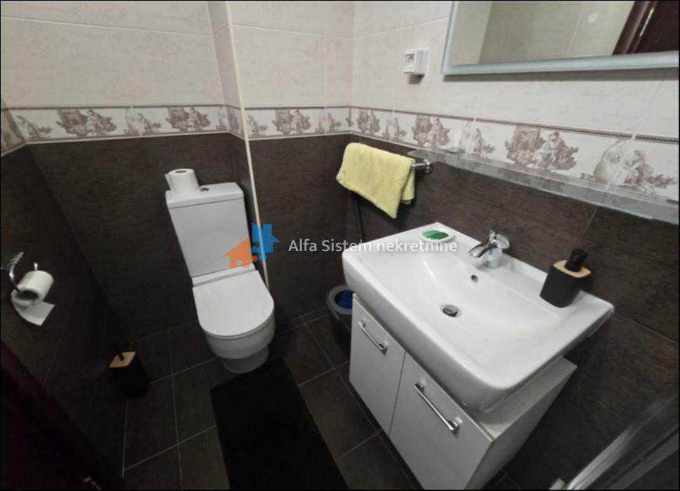 Izdavanje: Trosoban stan 86 m², Savski venac – Beograd