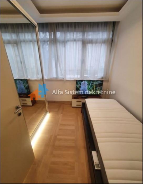Izdavanje: Četvorosoban stan 148 m², Savski venac – Beograd