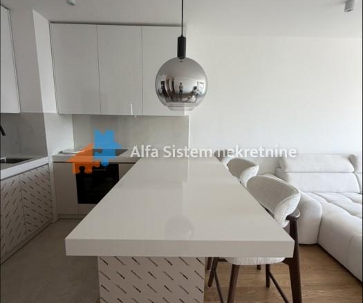 Izdavanje: Troiposoban stan 105 m², Novi Beograd – Beograd