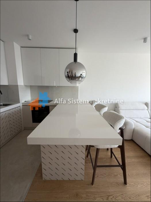 Izdavanje: Troiposoban stan 105 m², Novi Beograd – Beograd