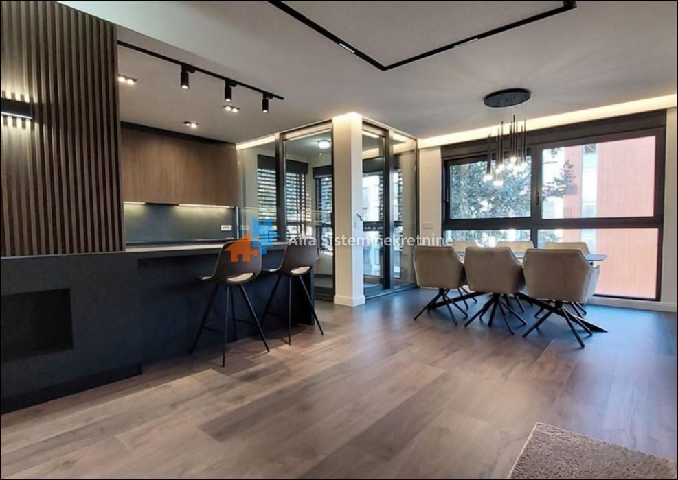 Izdavanje: Petosoban stan 197 m², Vračar – Beograd