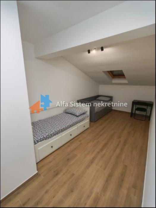 Izdavanje: Trosoban stan 77 m², Savski venac – Beograd