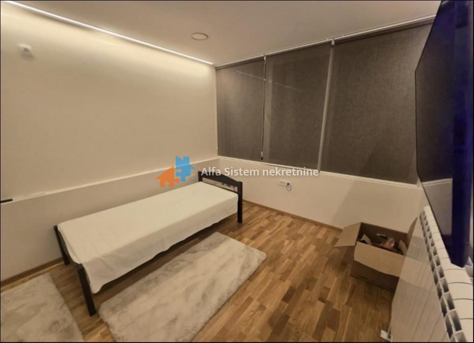 Izdavanje: Trosoban stan 86 m², Savski venac – Beograd