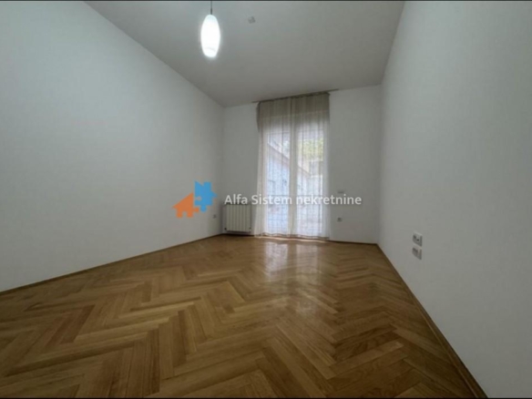 Izdavanje: Trosoban stan 110 m², Vračar – Beograd