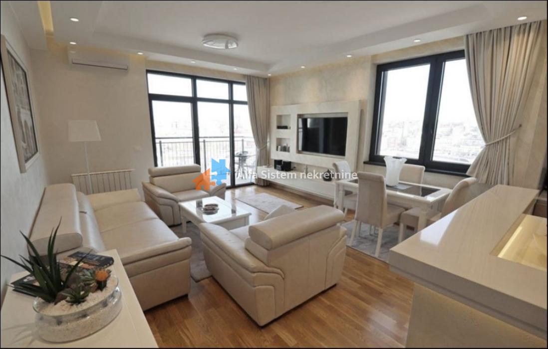 Izdavanje: Četvorosoban stan 90 m², Savski venac – Beograd