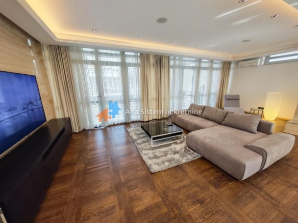 Izdavanje: Četvorosoban stan 148 m², Savski venac – Beograd