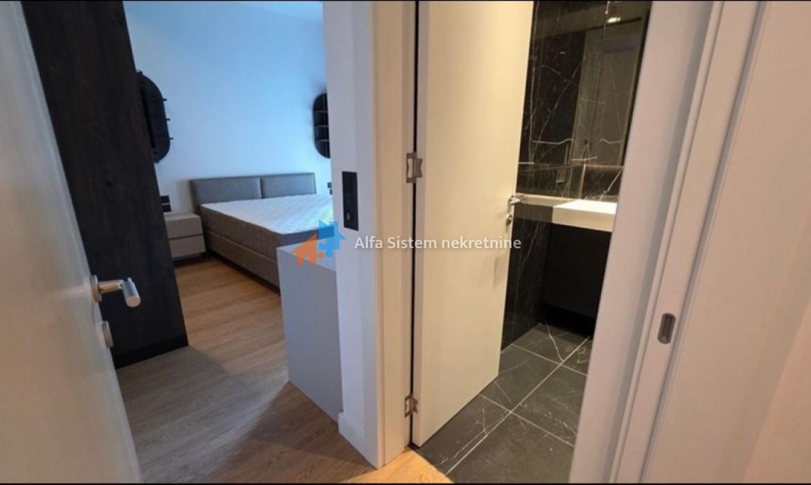 Izdavanje: Trosoban stan 95 m², Savski venac – Beograd
