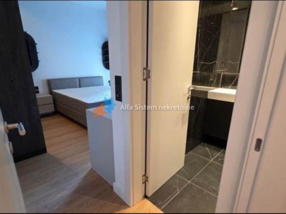 Izdavanje: Trosoban stan 95 m², Savski venac – Beograd