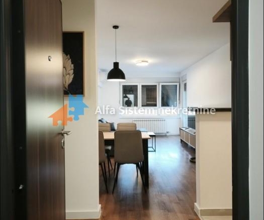 Izdavanje: Trosoban stan 72 m², Zemun – Beograd