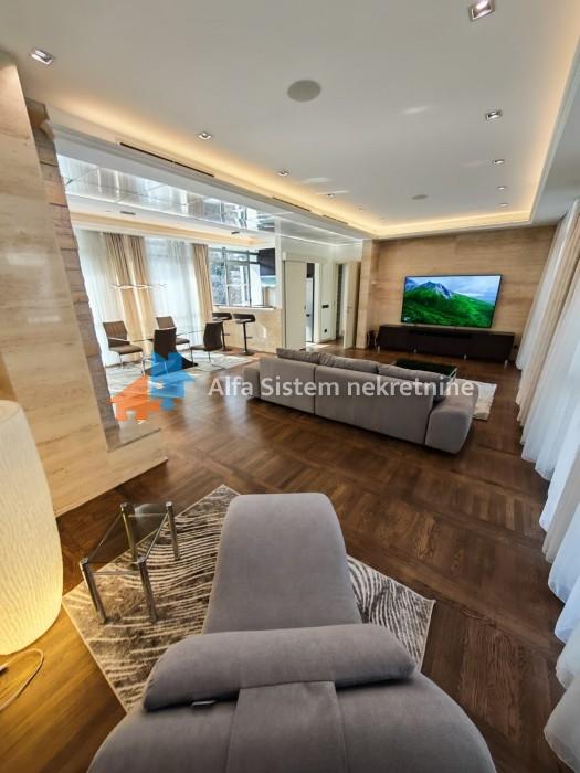 Izdavanje: Četvorosoban stan 148 m², Savski venac – Beograd